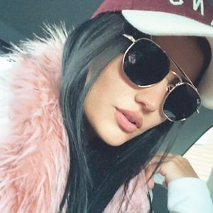 Meet your Posher, Debora